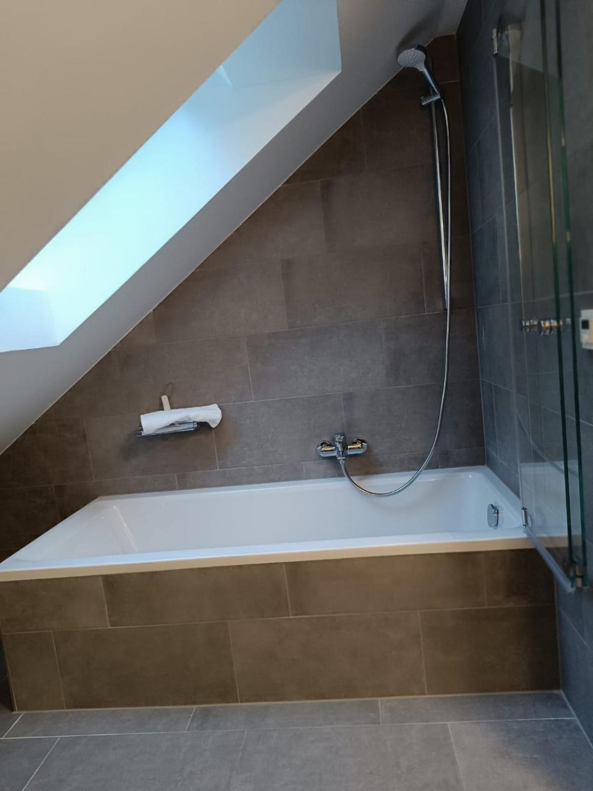 Moderne Ferienwohnung Fuer Familien Im Dachgeschoss Bosau Экстерьер фото