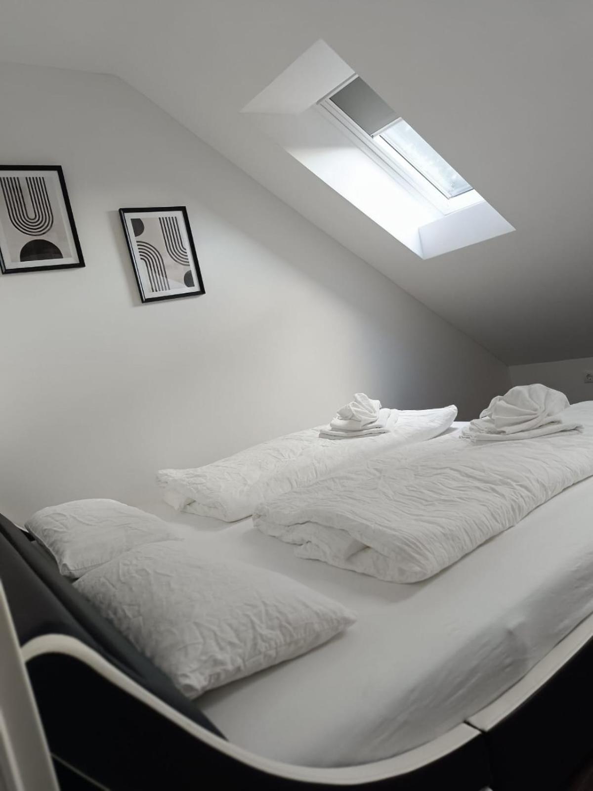 Moderne Ferienwohnung Fuer Familien Im Dachgeschoss Bosau Экстерьер фото
