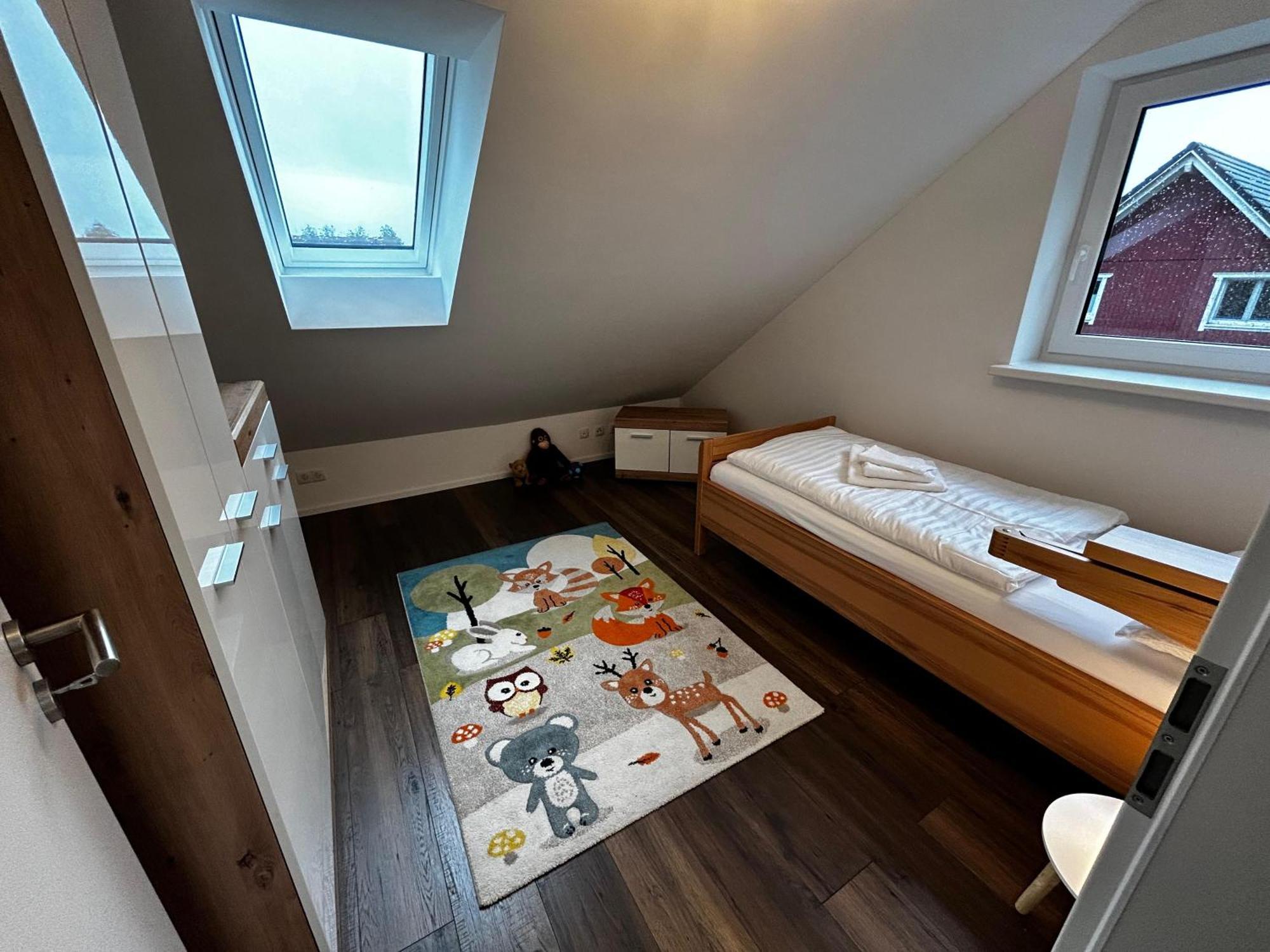 Moderne Ferienwohnung Fuer Familien Im Dachgeschoss Bosau Экстерьер фото